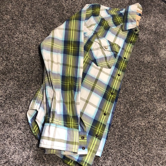 Men’s med hollister snap up. - Picture 4 of 6